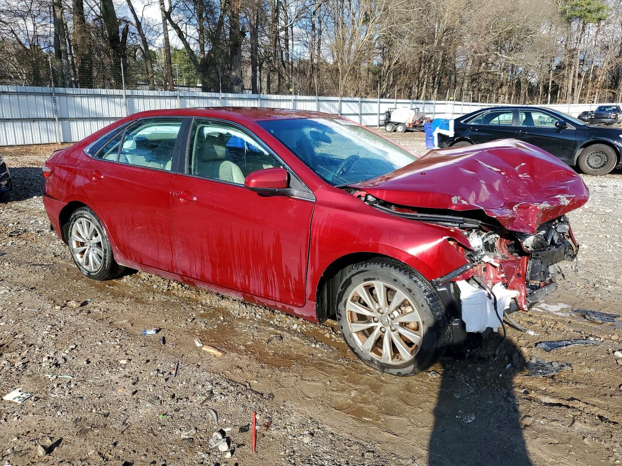 2015 TOYOTA CAMRY XLE photo 4