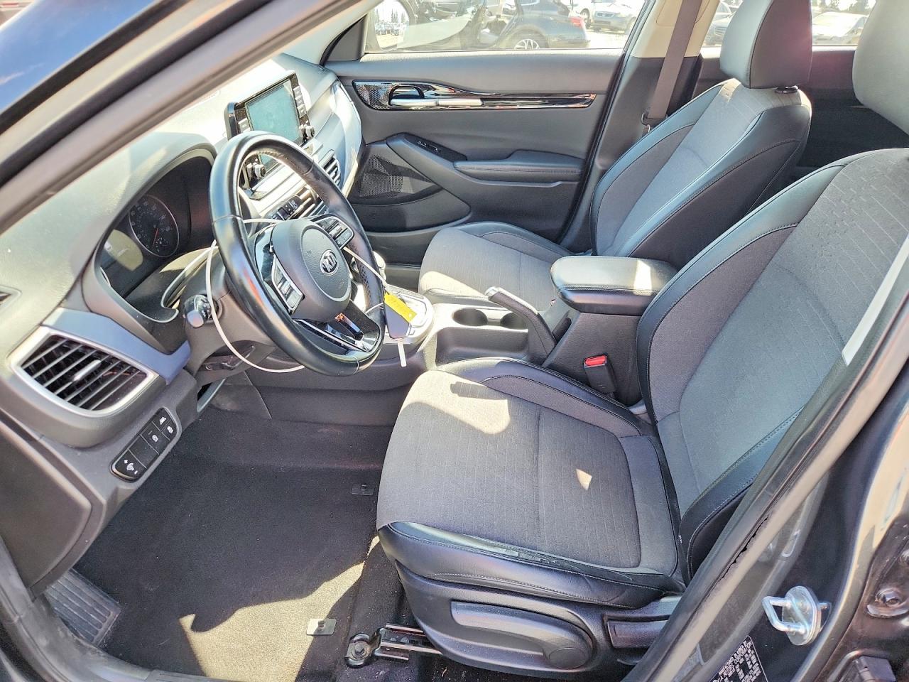 2021 KIA SELTOS S photo 13