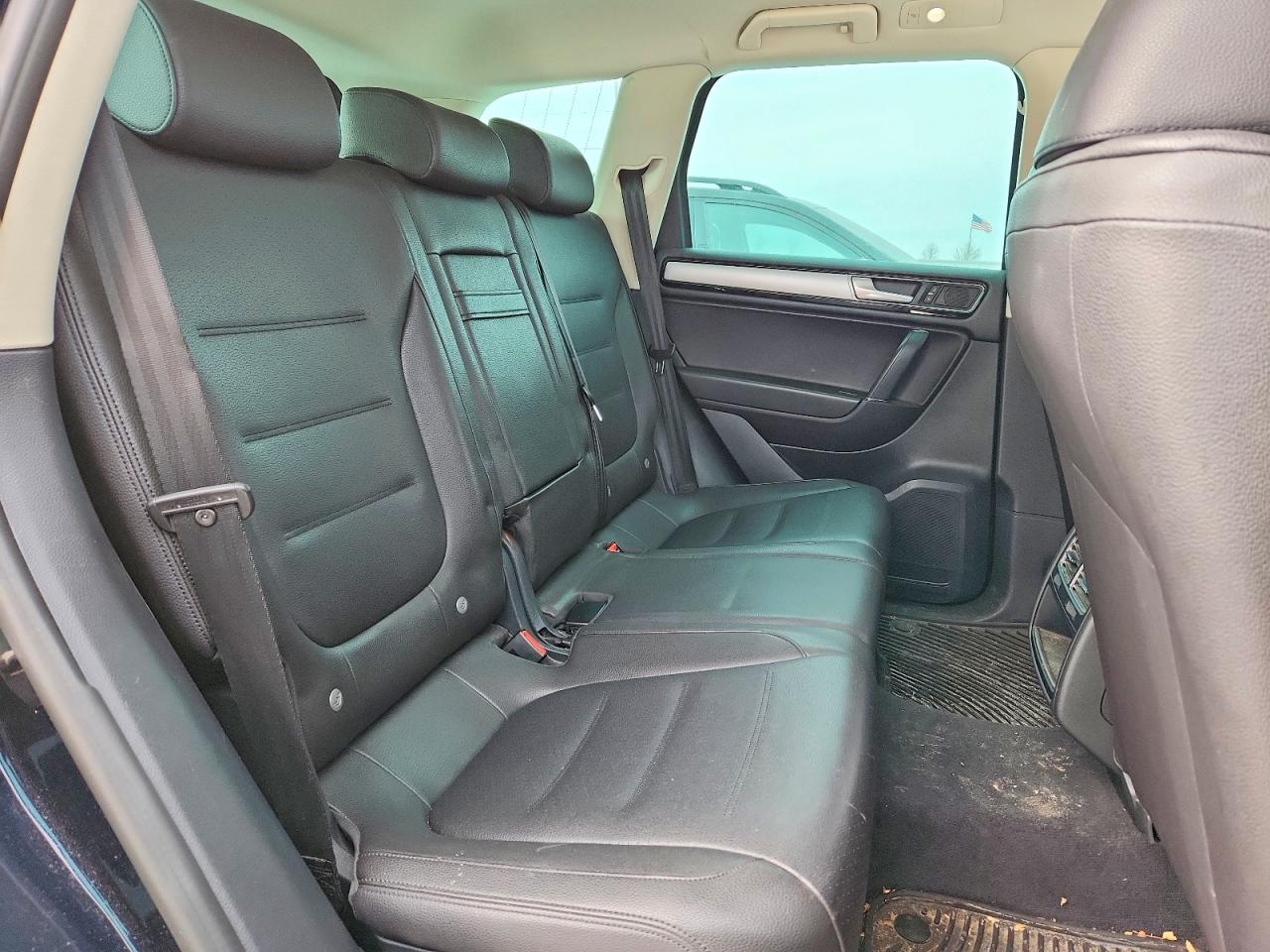 2016 VOLKSWAGEN TOUAREG TDI photo 11