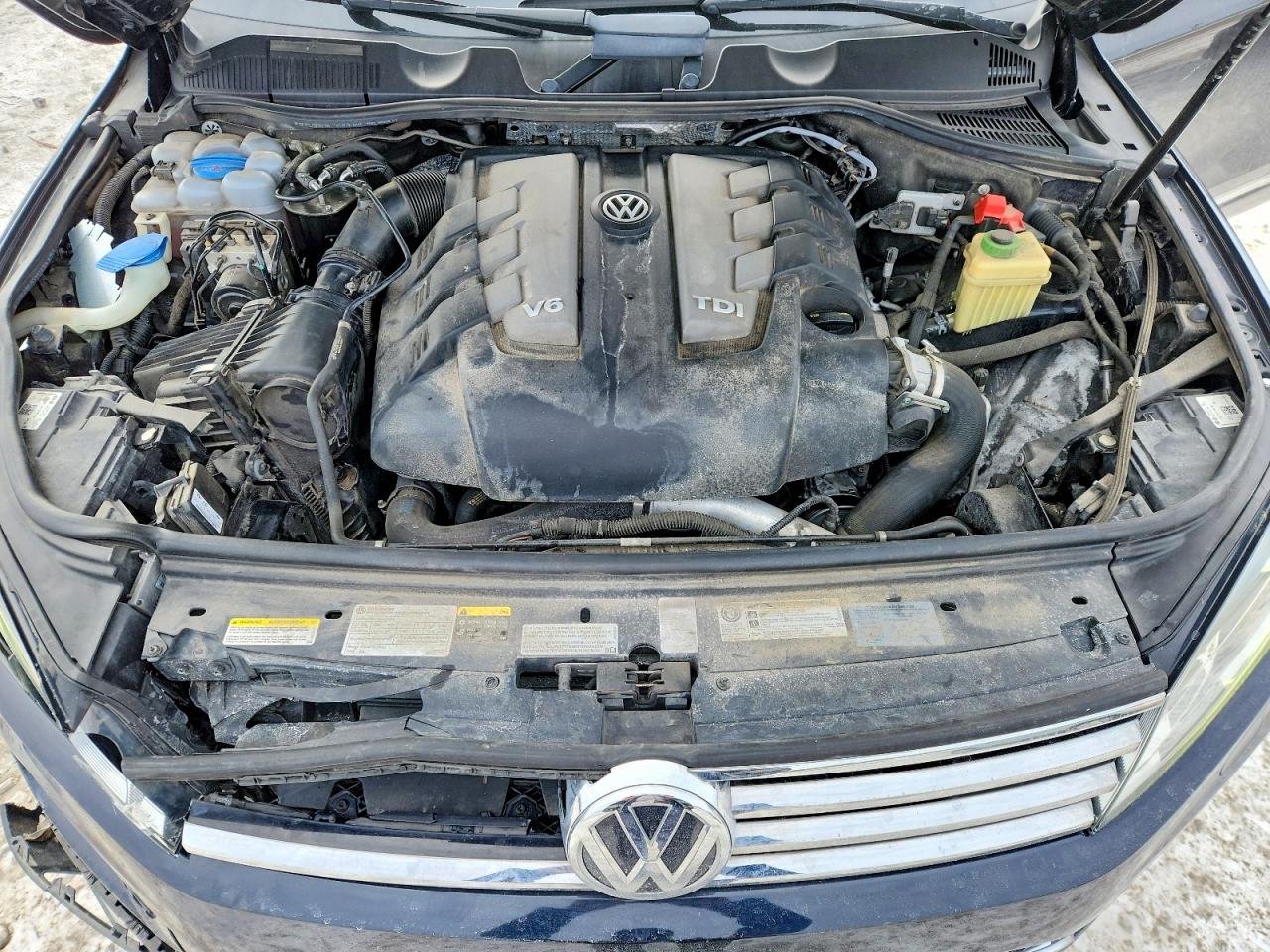 2016 VOLKSWAGEN TOUAREG TDI photo 12