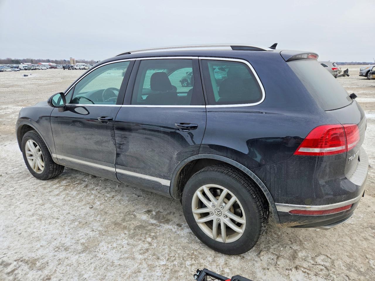 2016 VOLKSWAGEN TOUAREG TDI photo 2