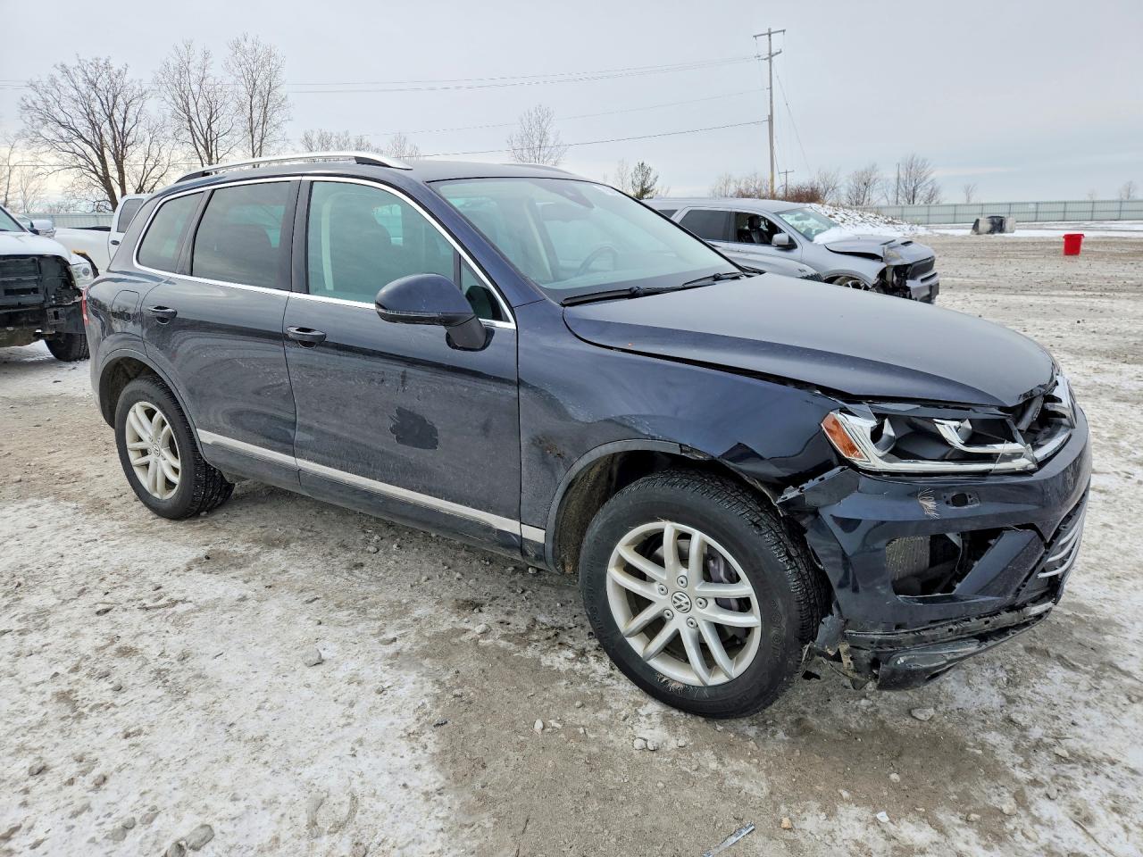 2016 VOLKSWAGEN TOUAREG TDI photo 4