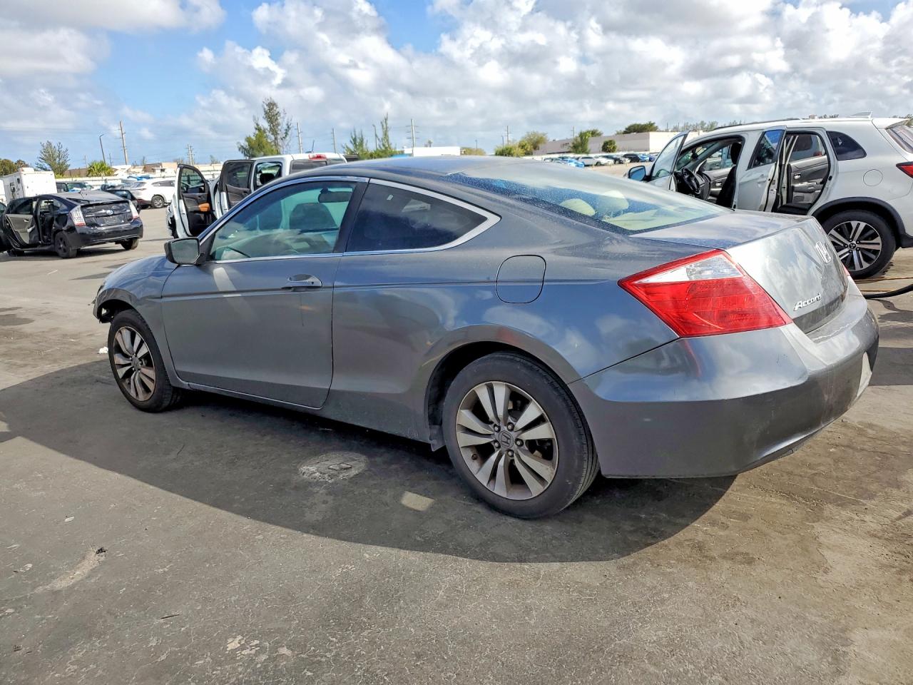2010 HONDA ACCORD LX photo 3