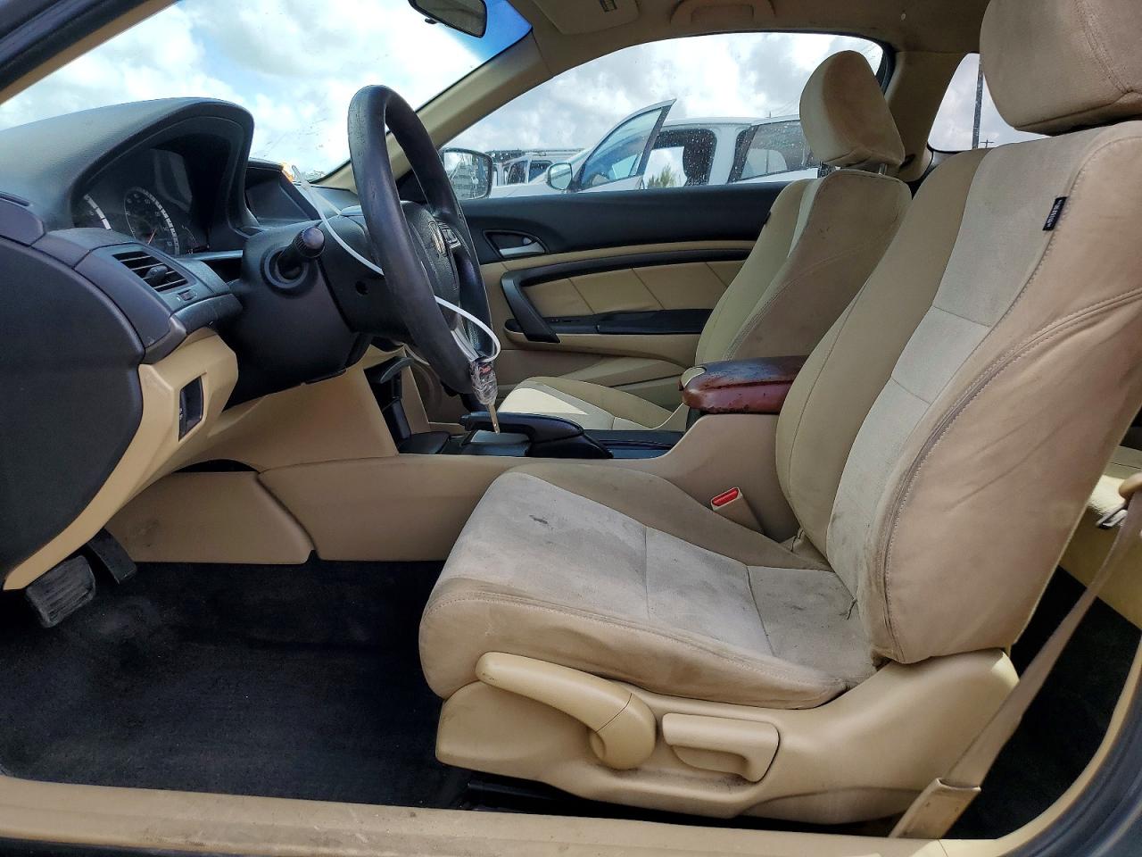 2010 HONDA ACCORD LX photo 13