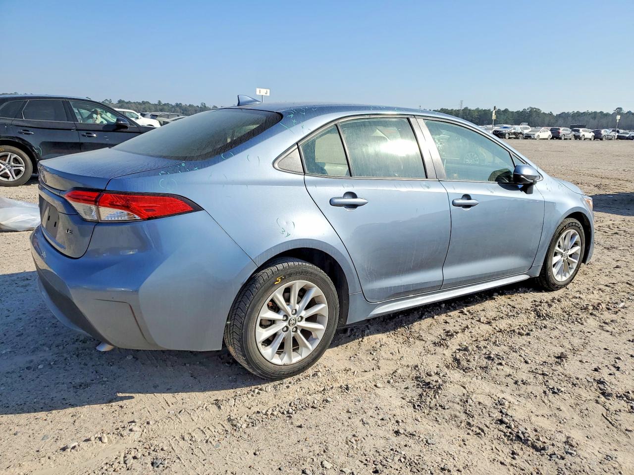 2020 TOYOTA COROLLA LE photo 3