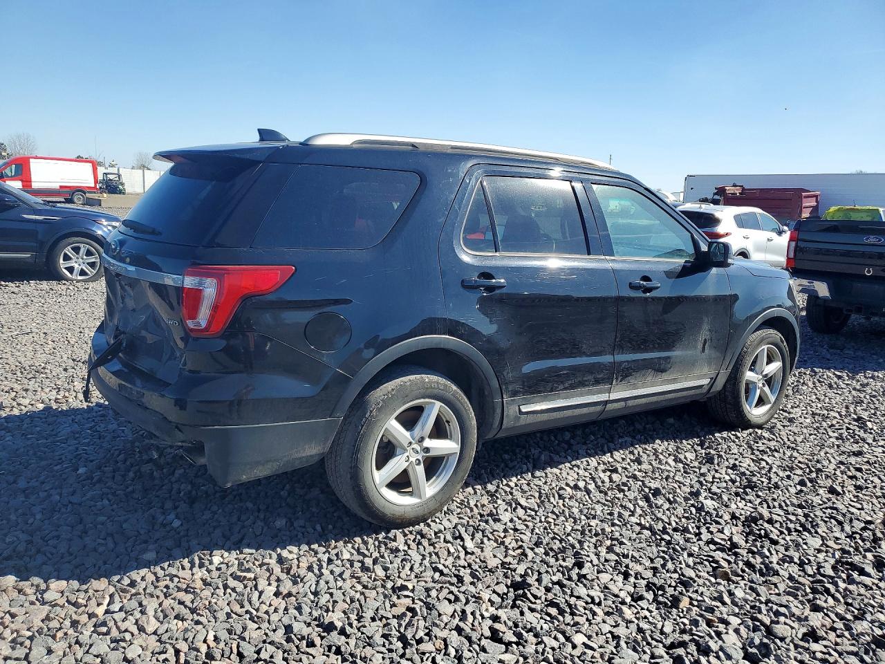 2017 FORD EXPLORER XLT photo 5