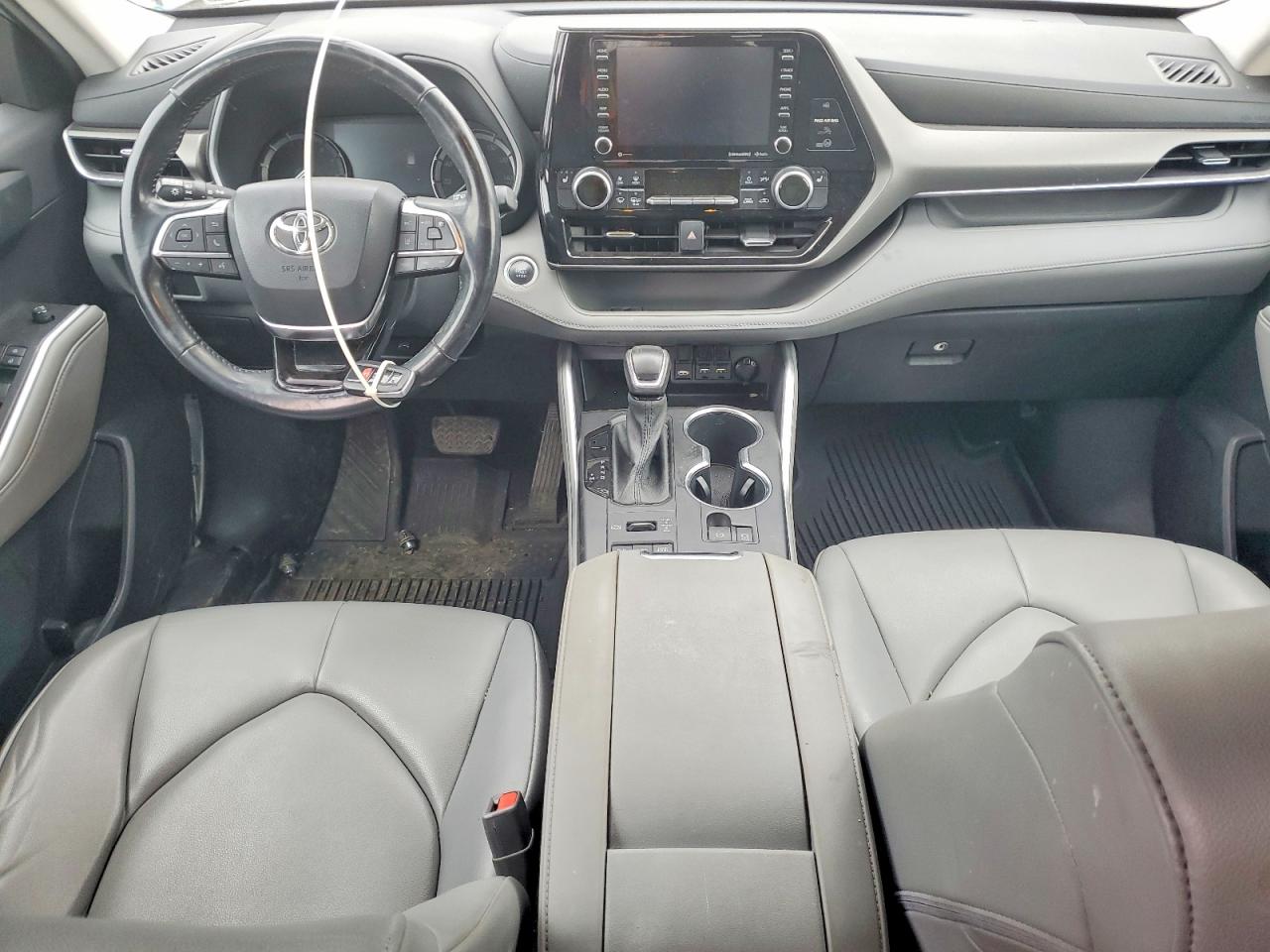 2021 TOYOTA HIGHLANDER XLE photo 8