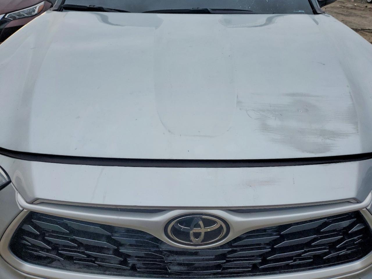 2021 TOYOTA HIGHLANDER XLE photo 12