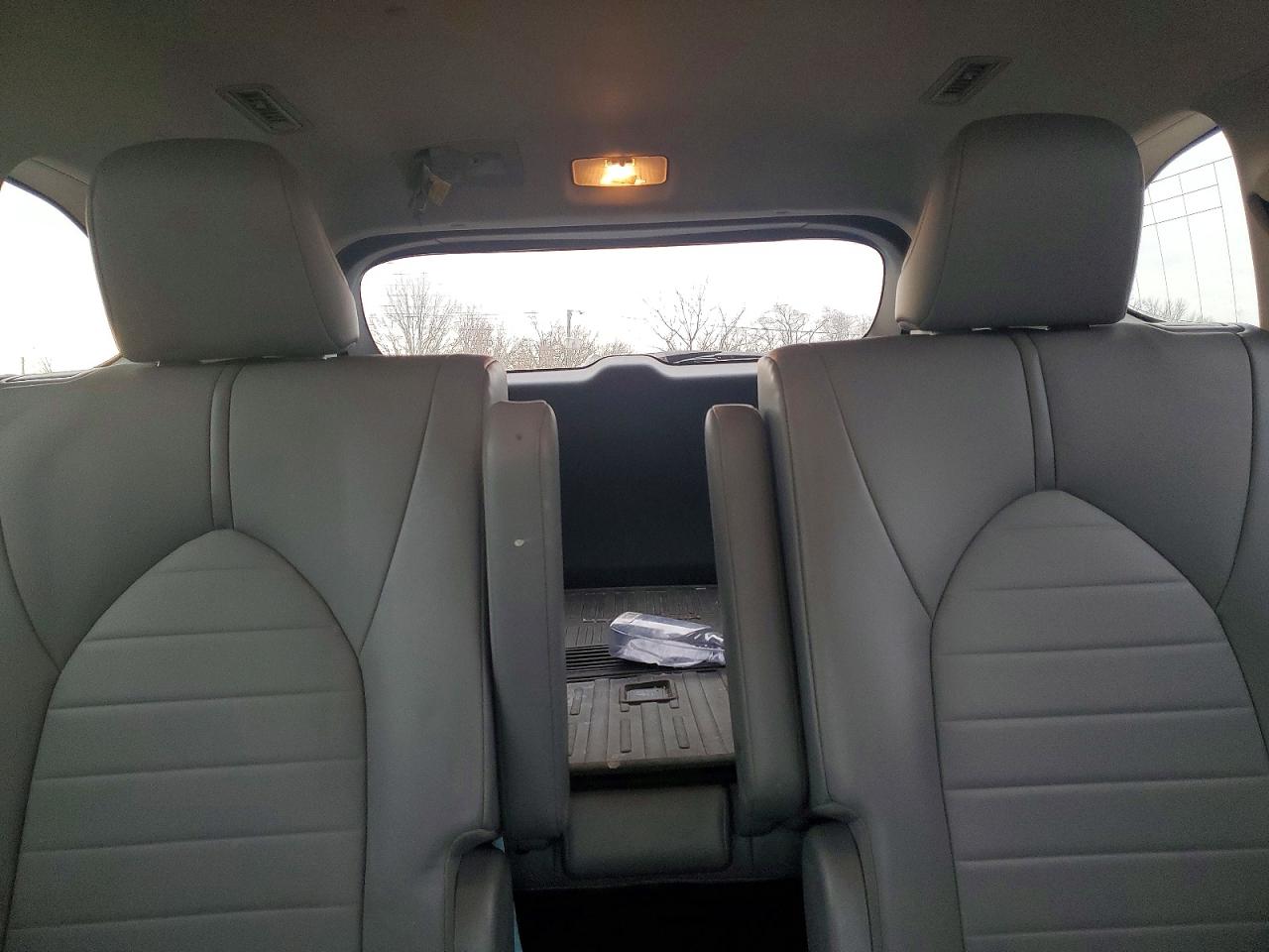 2021 TOYOTA HIGHLANDER XLE photo 10