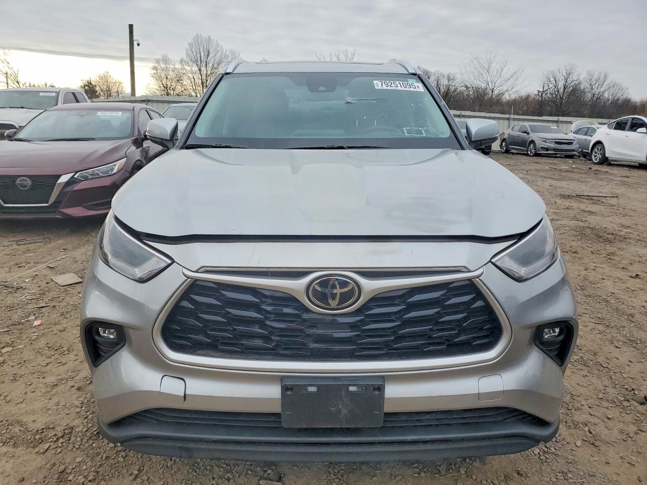 2021 TOYOTA HIGHLANDER XLE photo 5