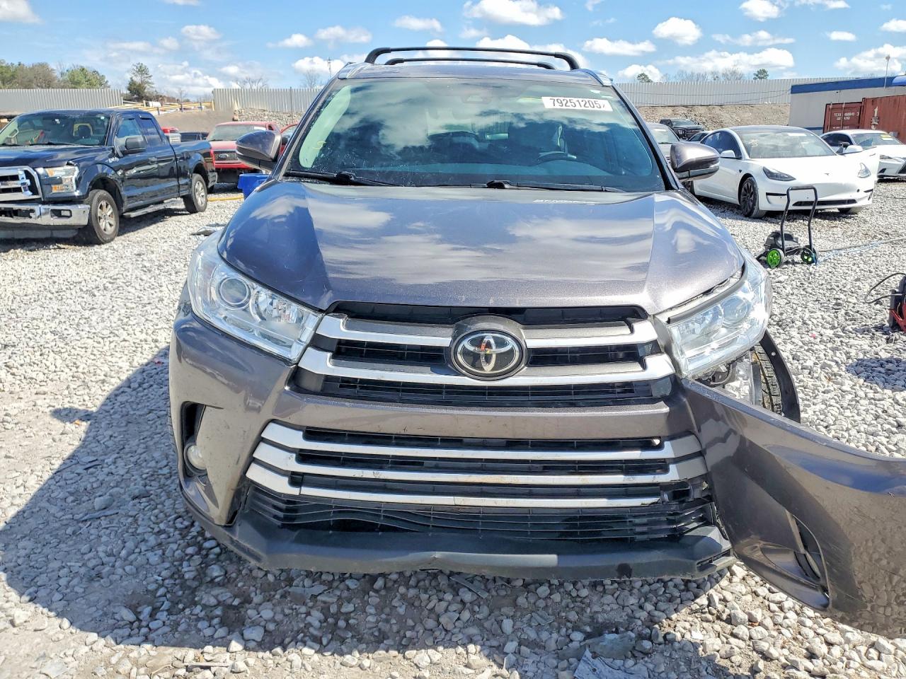 2019 TOYOTA HIGHLANDER XLE photo 13