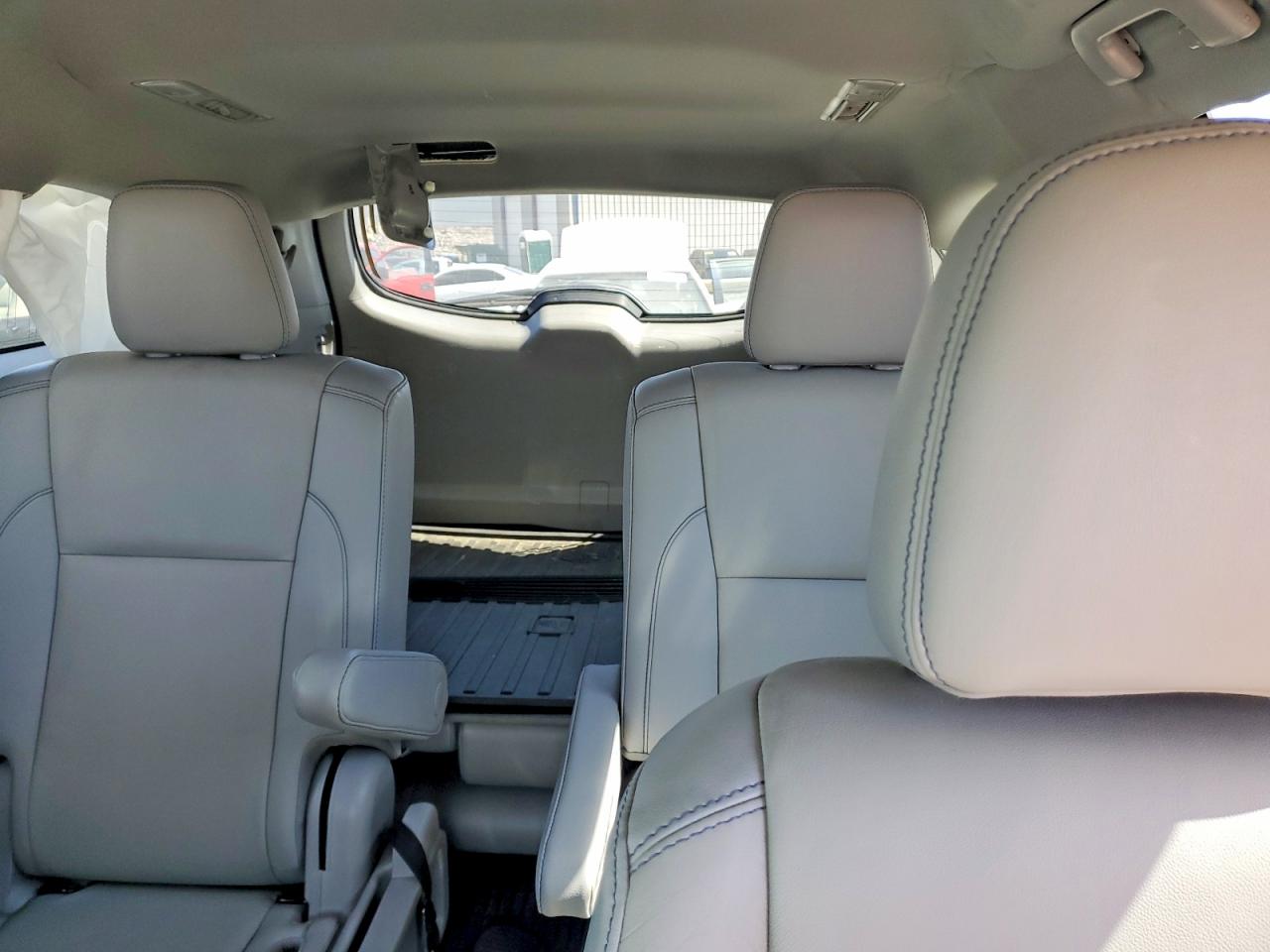 2019 TOYOTA HIGHLANDER XLE photo 28