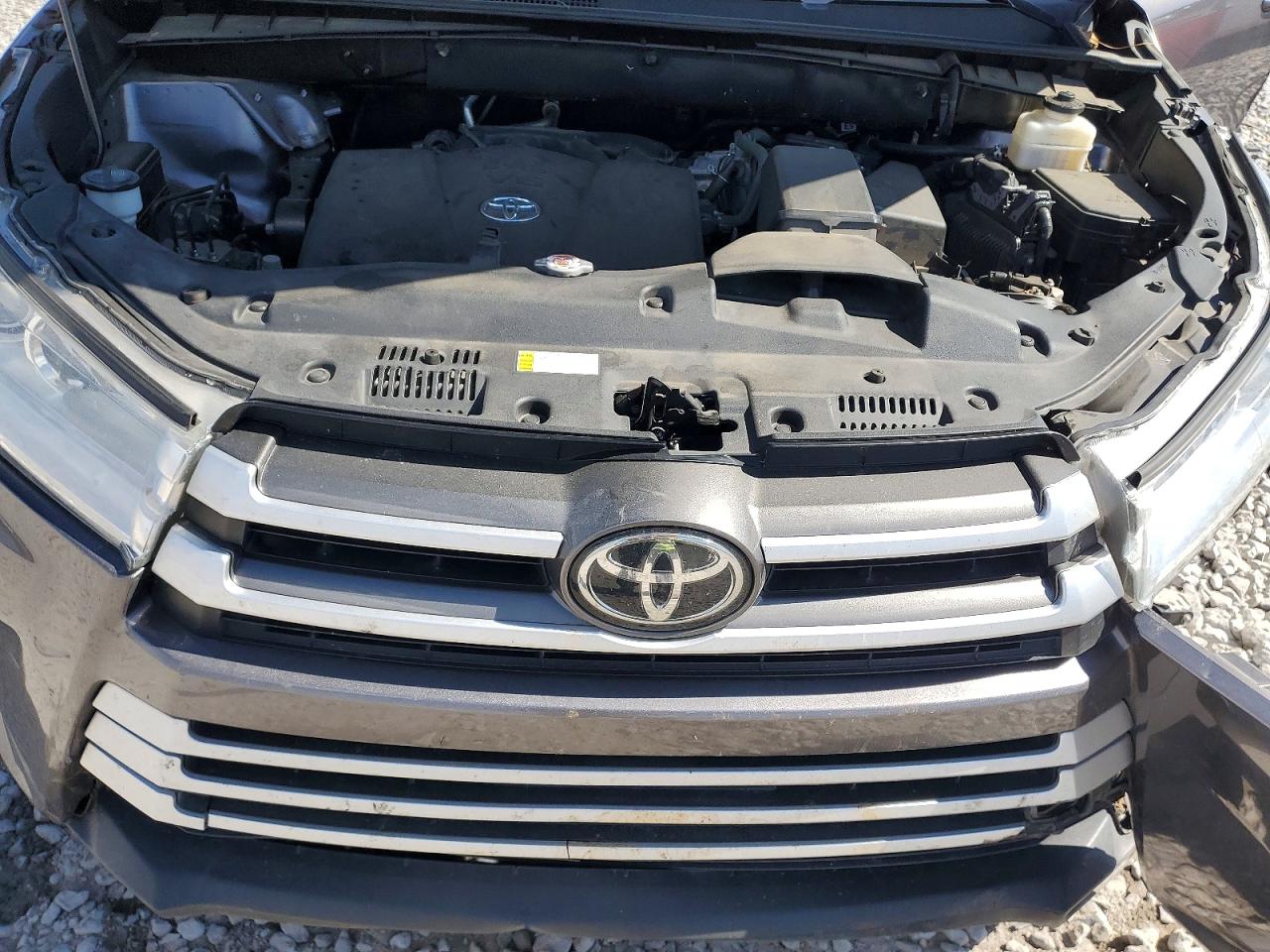 2019 TOYOTA HIGHLANDER XLE photo 34