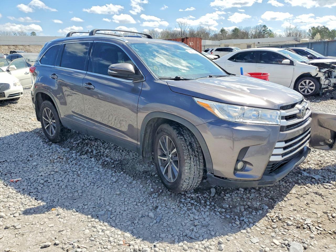2019 TOYOTA HIGHLANDER XLE photo 10