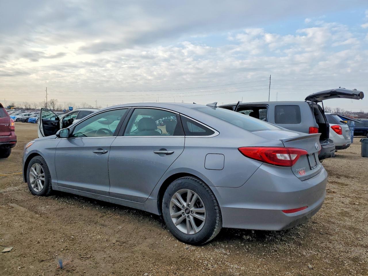 2017 HYUNDAI SONATA BASE photo 4