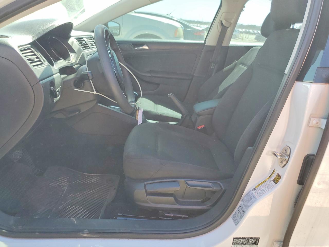 2015 VOLKSWAGEN JETTA BASE photo 13