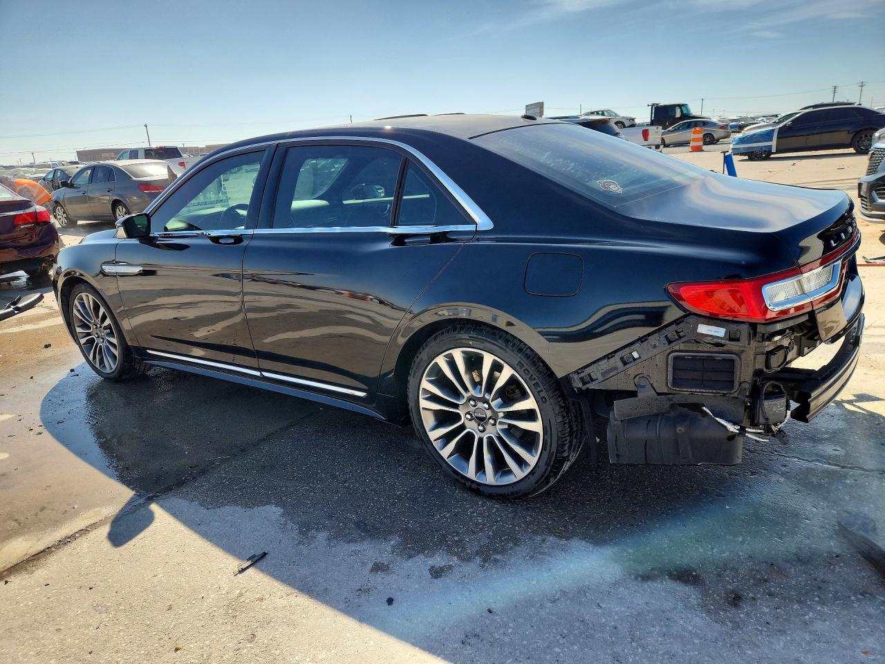 2017 LINCOLN CONTINENTAL RESERVE photo 2