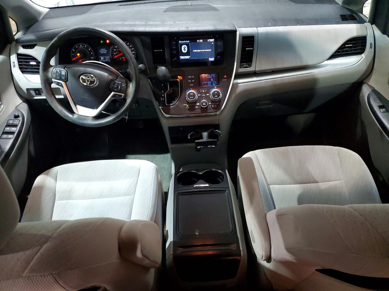 2017 TOYOTA SIENNA LE 8-PASSENGER photo 15