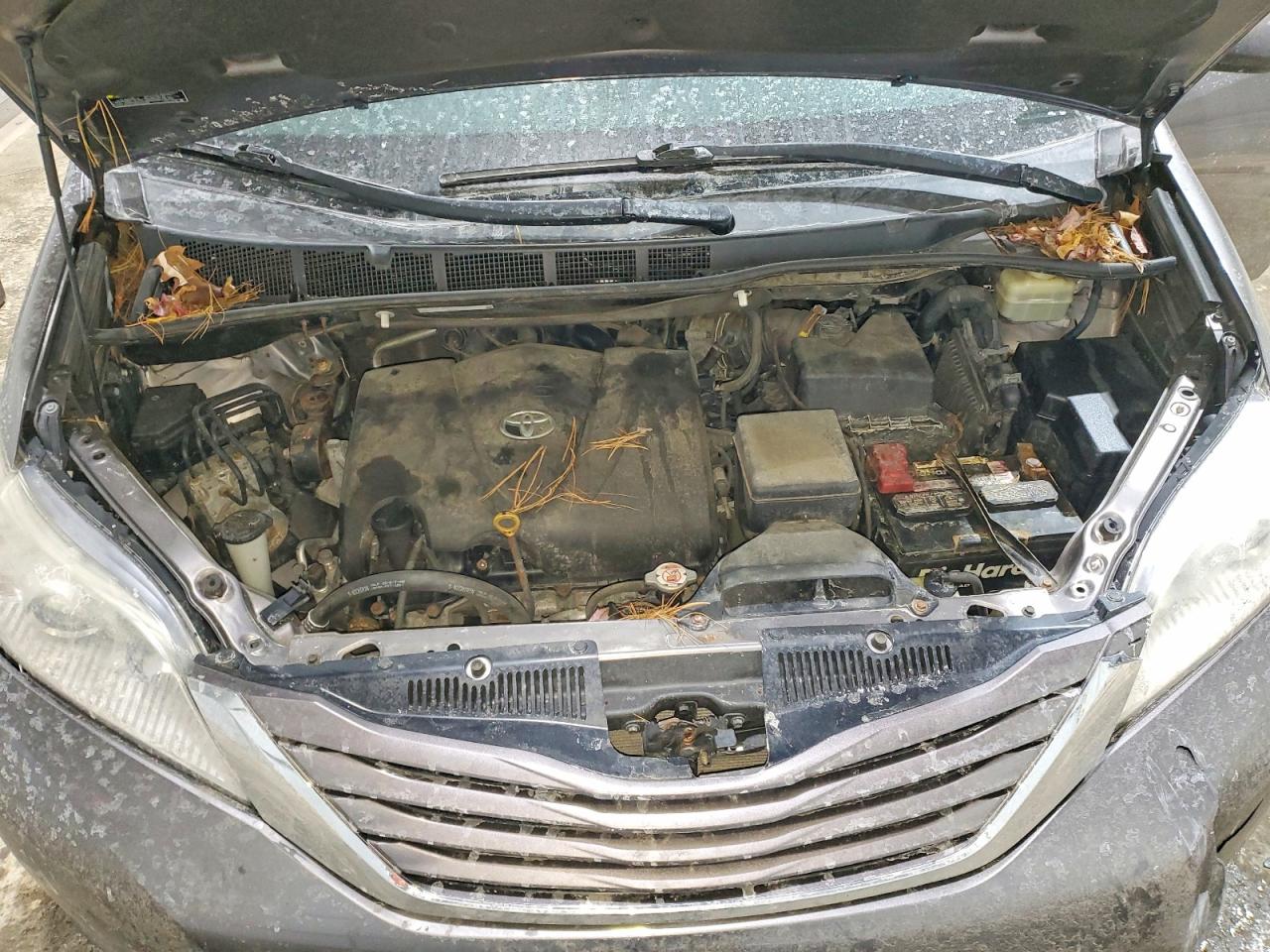 2017 TOYOTA SIENNA LE 8-PASSENGER photo 23