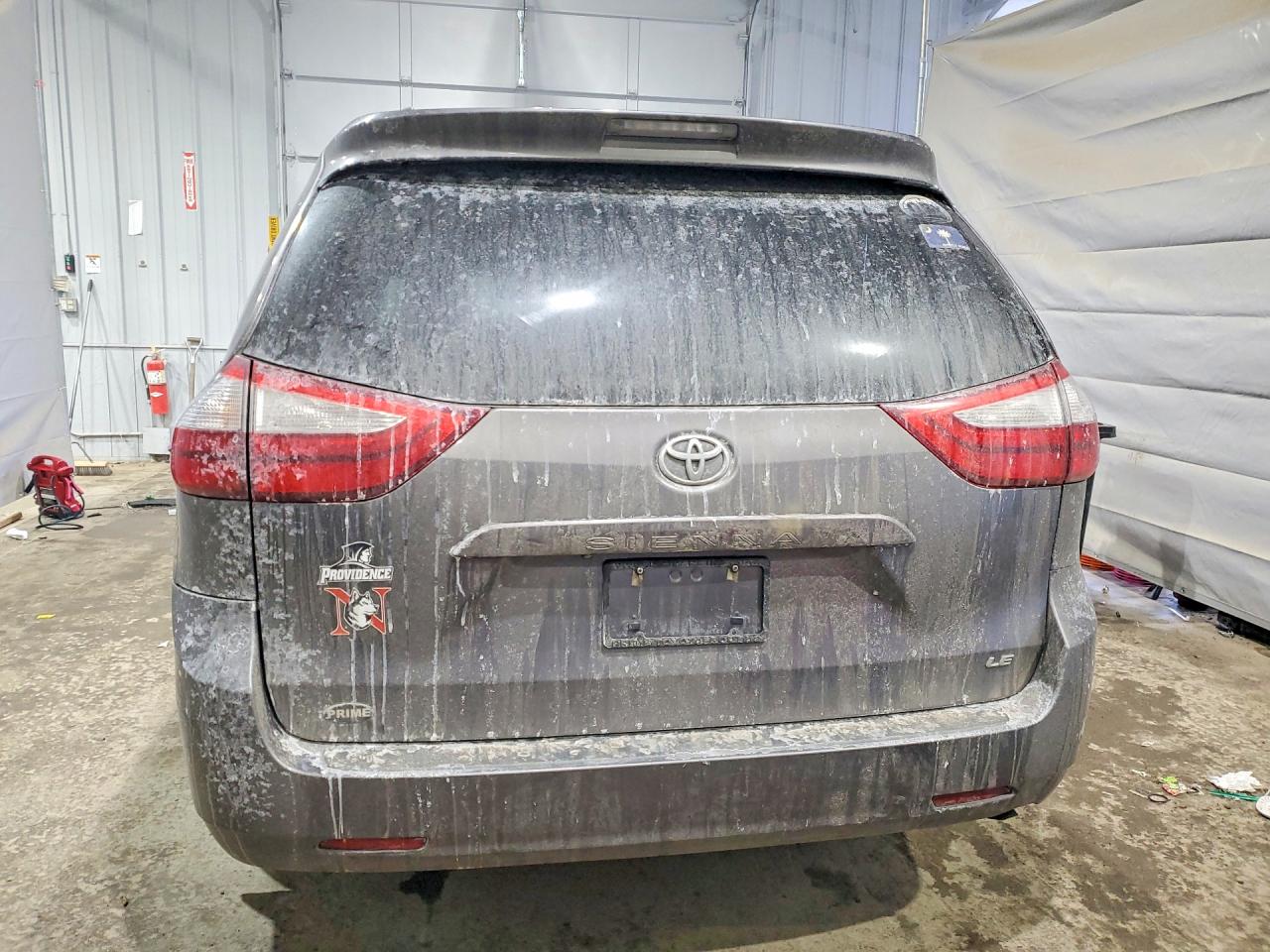 2017 TOYOTA SIENNA LE 8-PASSENGER photo 11