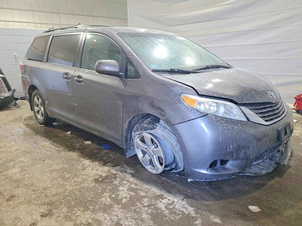 2017 TOYOTA SIENNA LE 8-PASSENGER photo 7