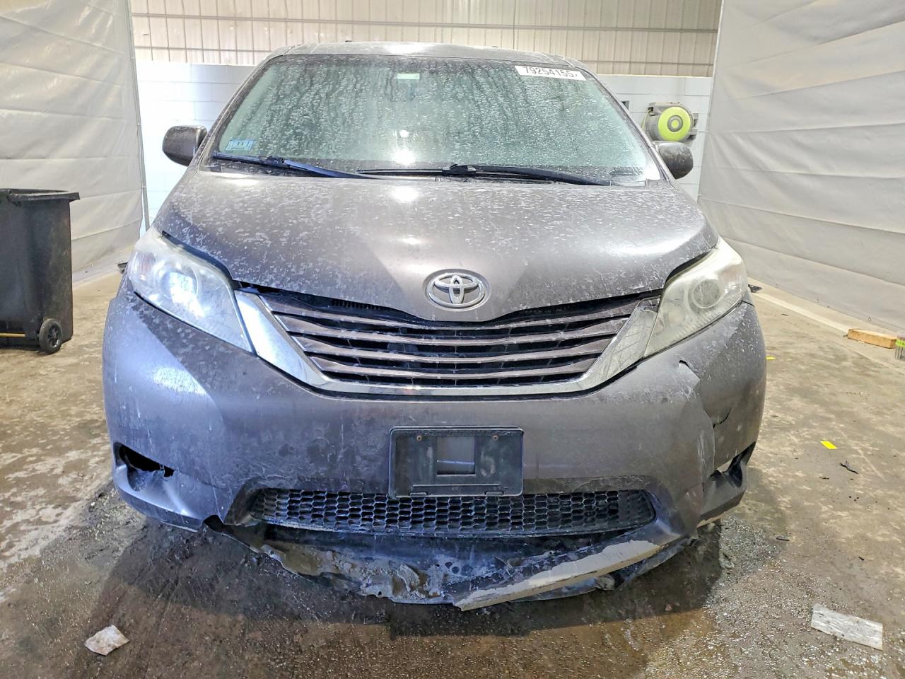 2017 TOYOTA SIENNA LE 8-PASSENGER photo 9