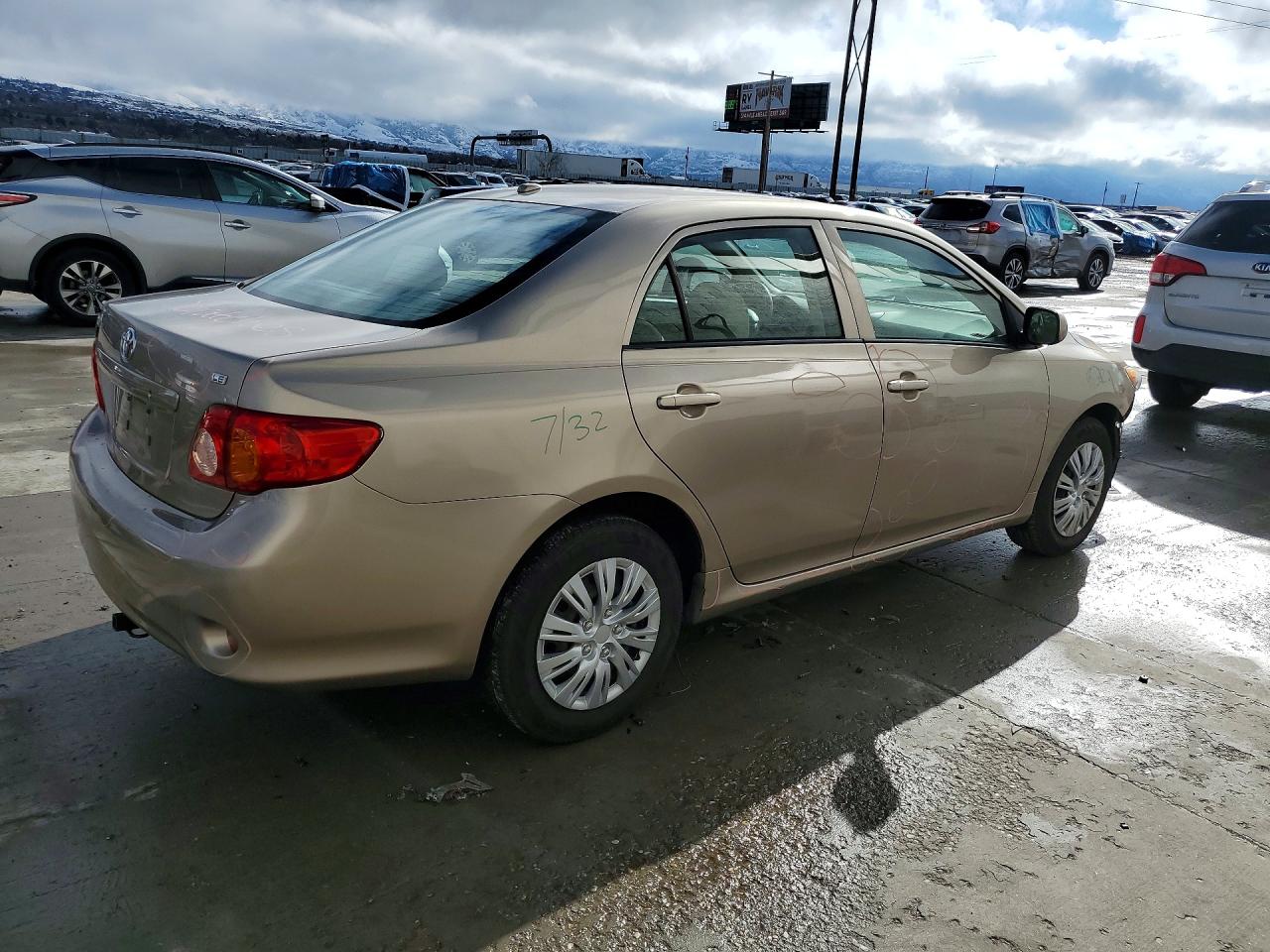 2009 TOYOTA COROLLA LE photo 3