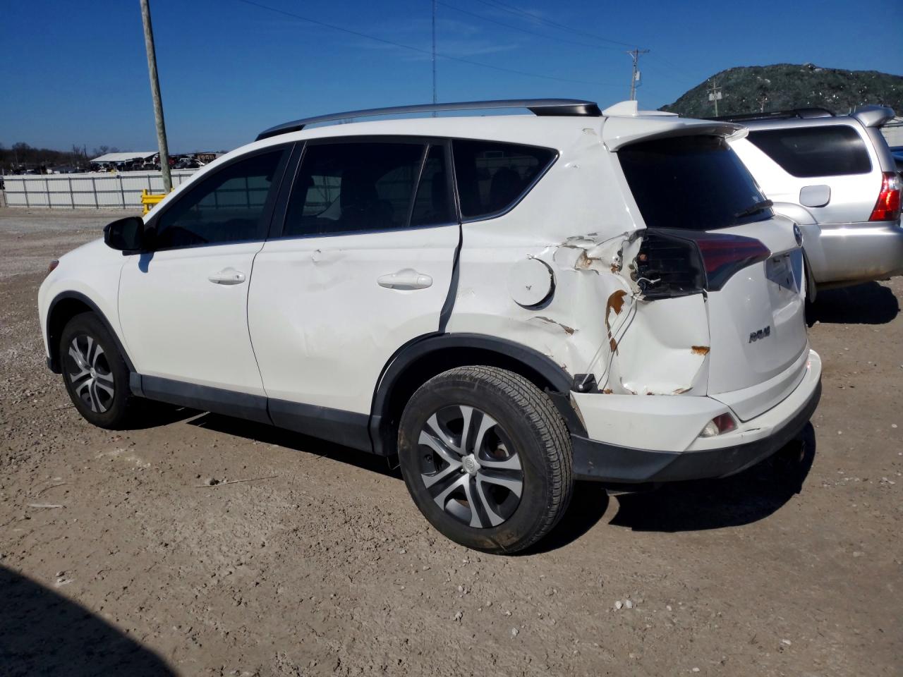 2017 TOYOTA RAV4 LE photo 4