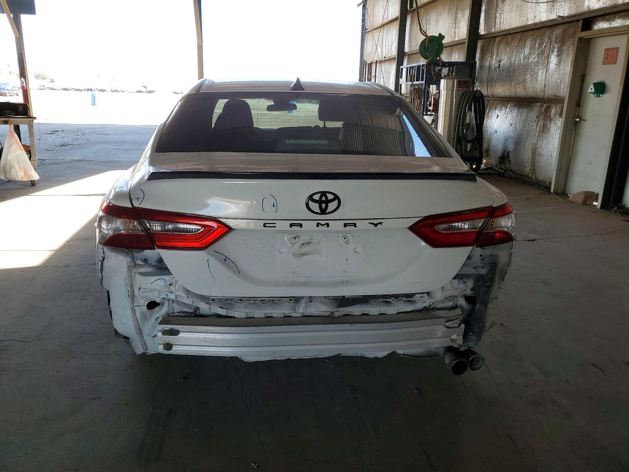 2018 TOYOTA CAMRY SE photo 11
