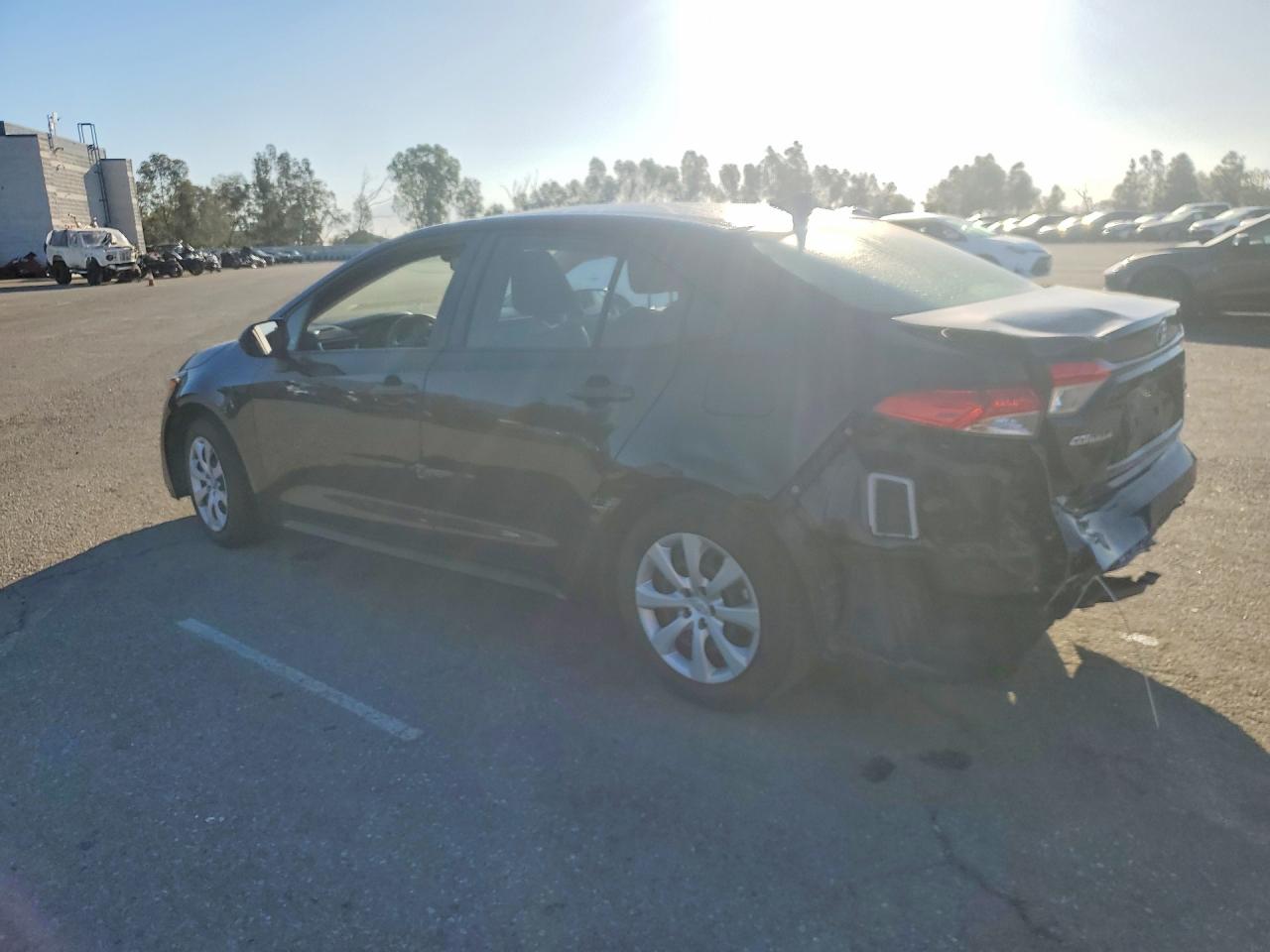 2022 TOYOTA COROLLA LE photo 3
