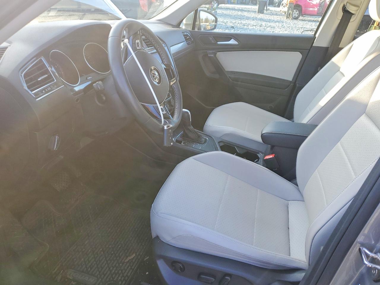 2021 VOLKSWAGEN TIGUAN photo 13