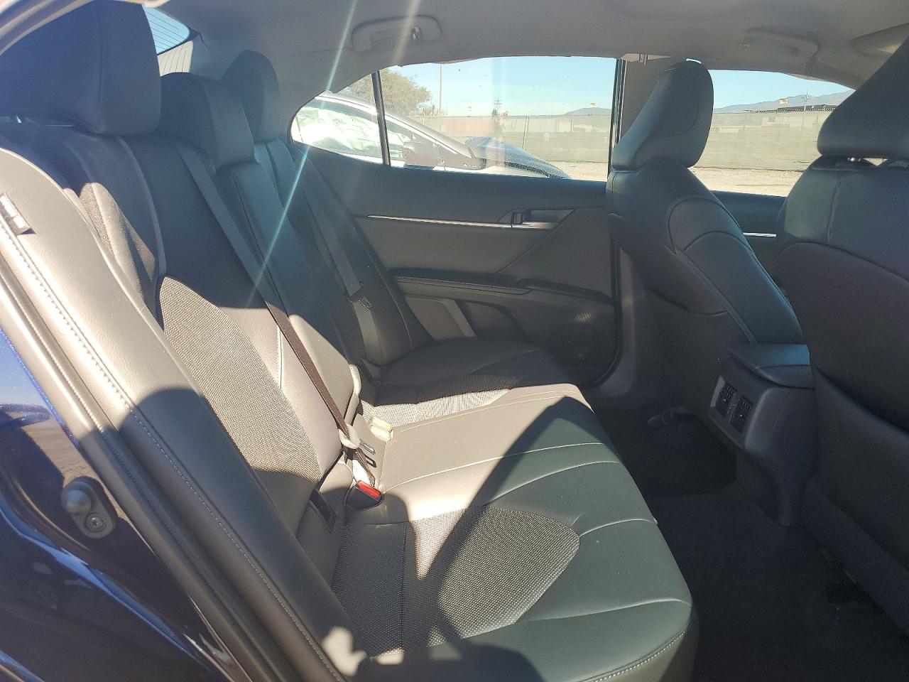 2021 TOYOTA CAMRY XLE photo 19