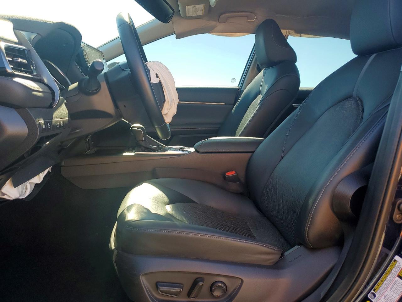 2021 TOYOTA CAMRY XLE photo 13