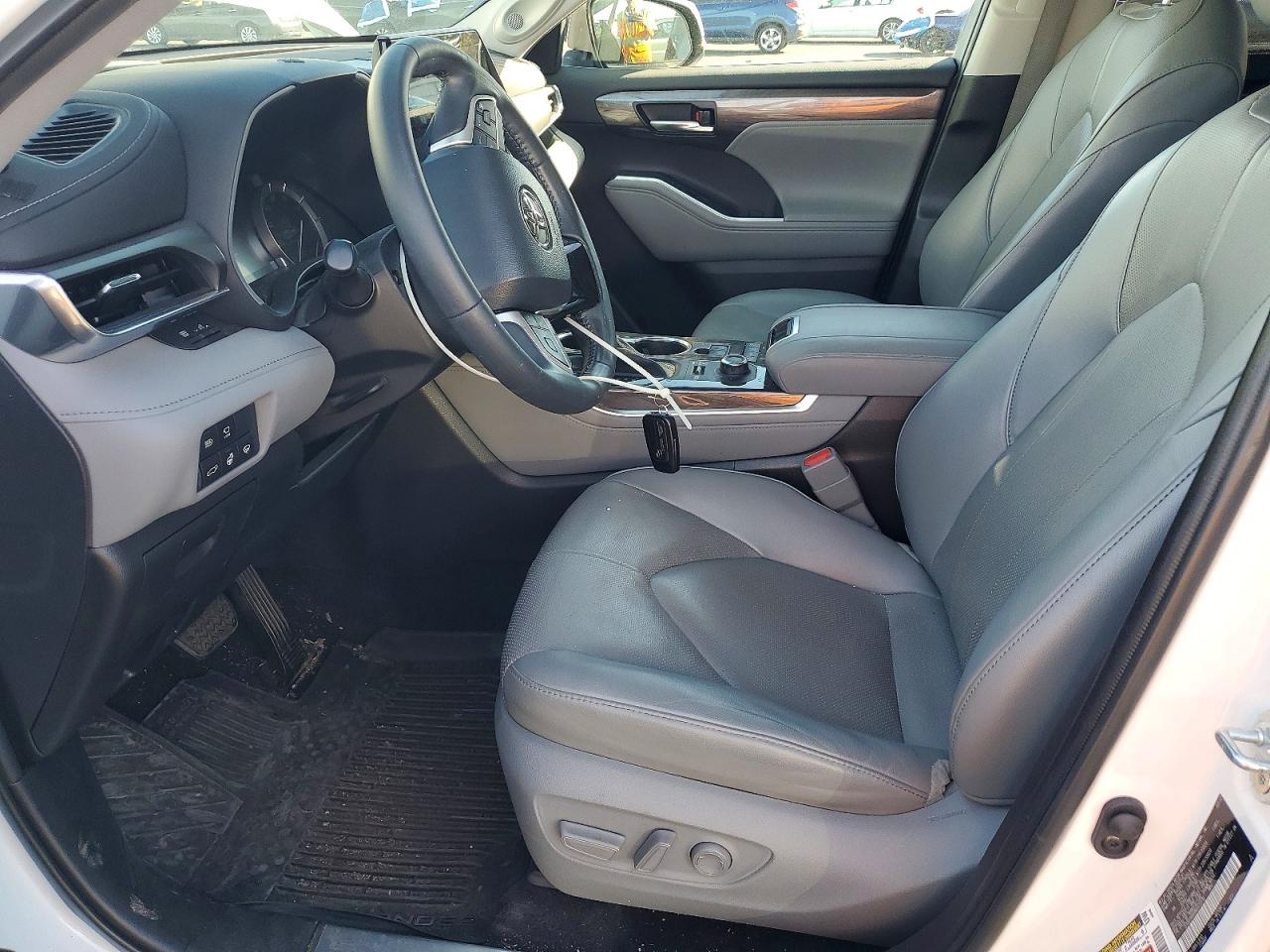 2022 TOYOTA HIGHLANDER LIMITED photo 13