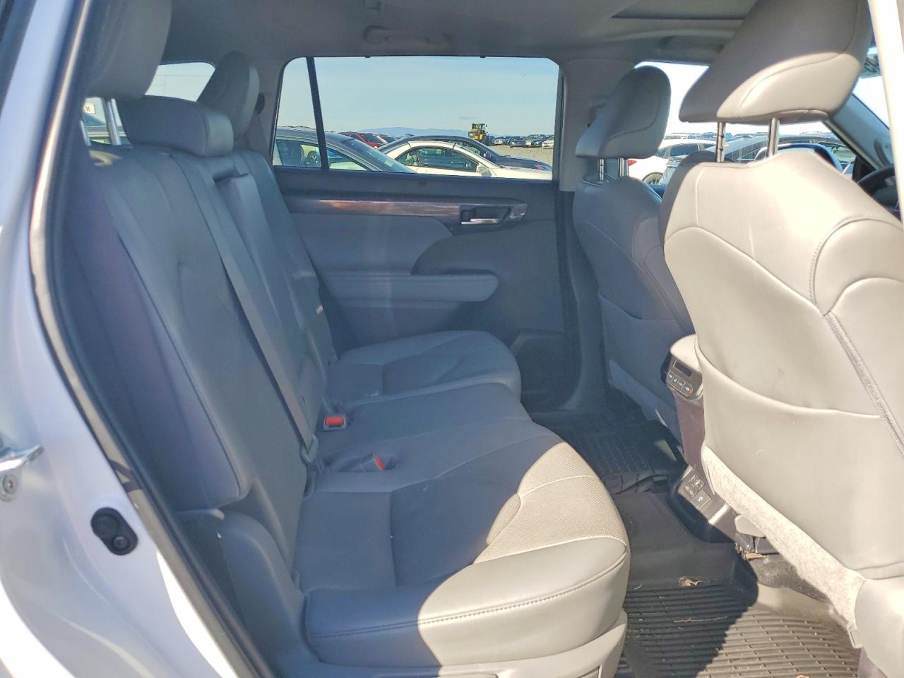 2022 TOYOTA HIGHLANDER LIMITED photo 21