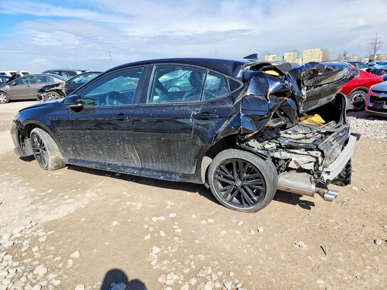 2025 TOYOTA CAMRY SE photo 3