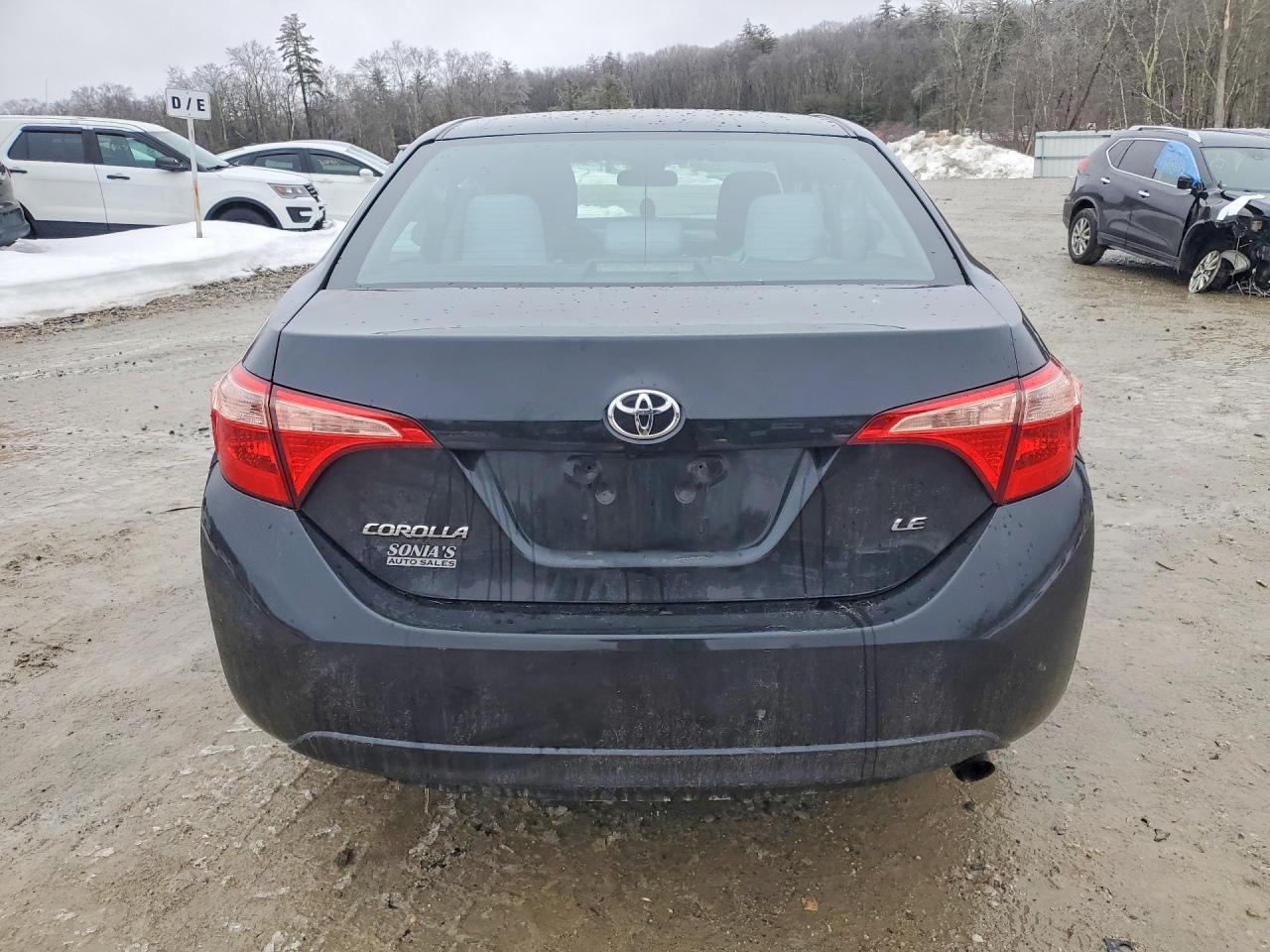 2017 TOYOTA COROLLA LE photo 11