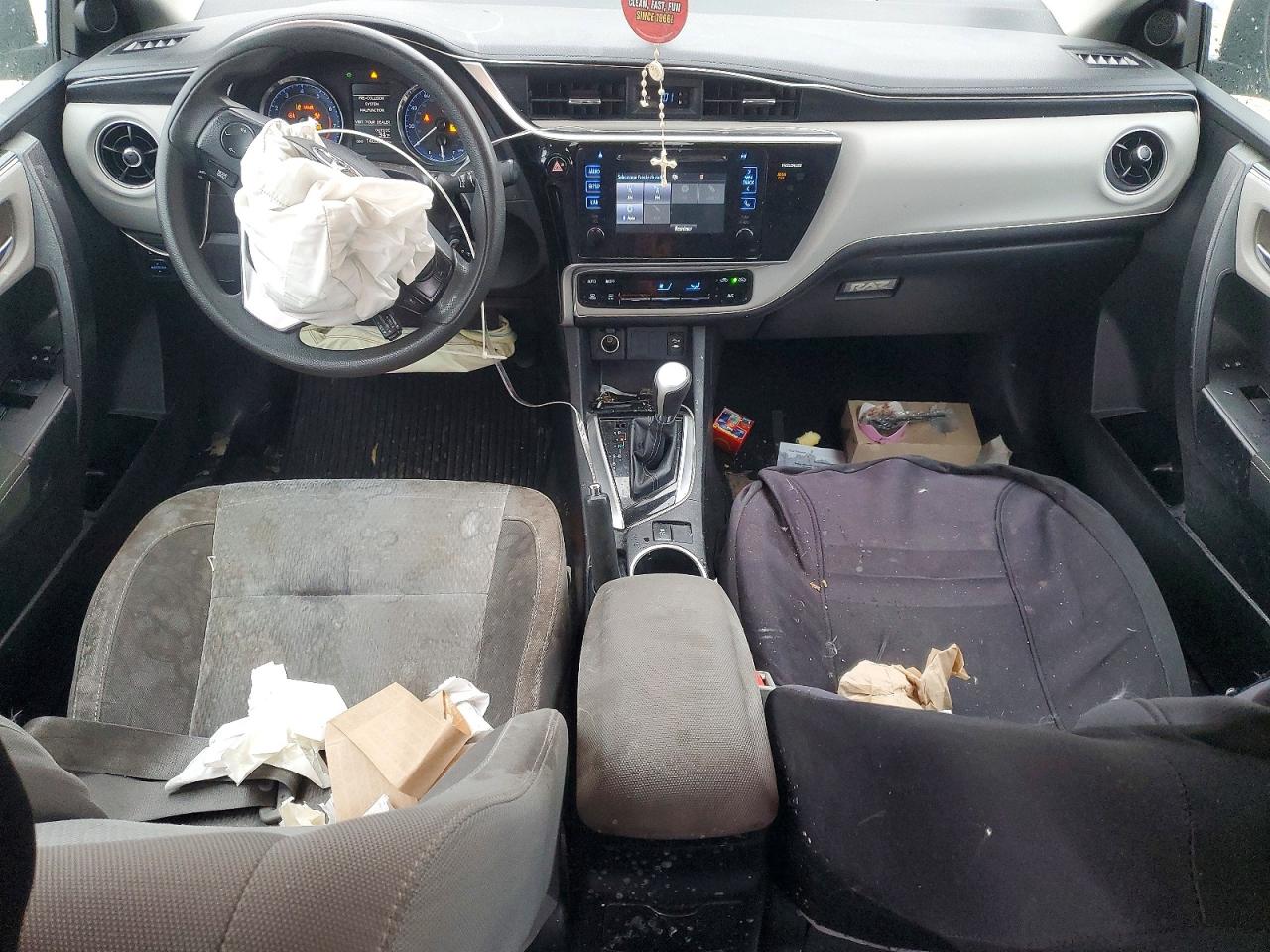 2017 TOYOTA COROLLA LE photo 15