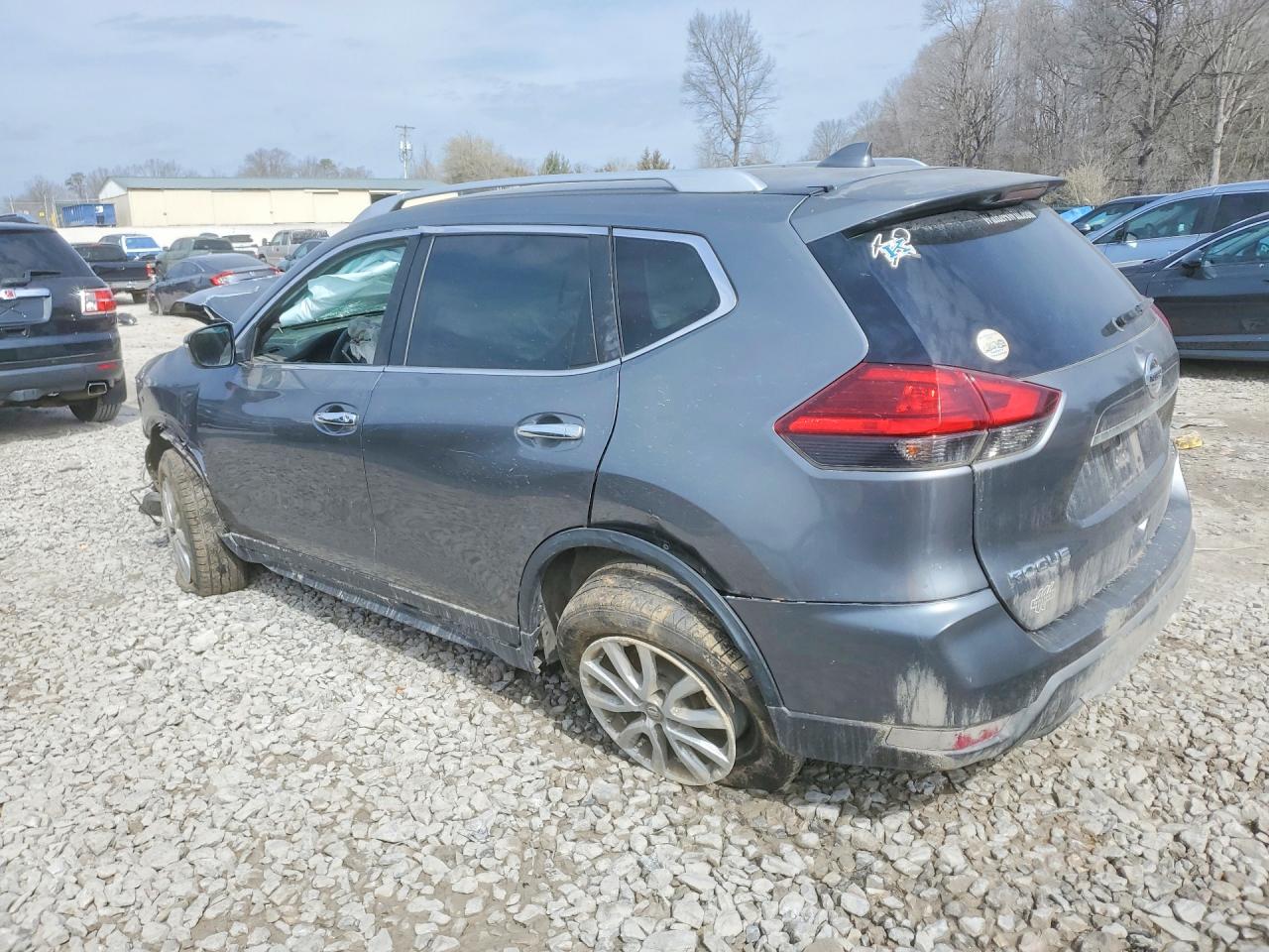 2017 NISSAN ROGUE SV photo 3