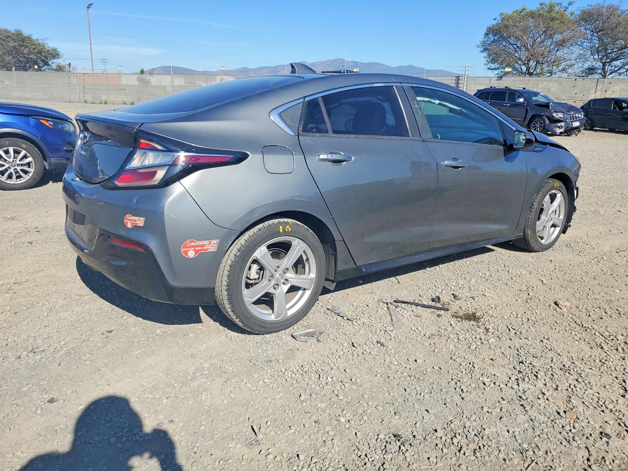 2017 CHEVROLET VOLT LT photo 3