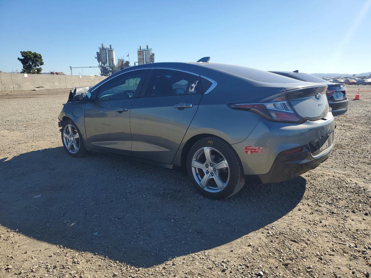 2017 CHEVROLET VOLT LT photo 2
