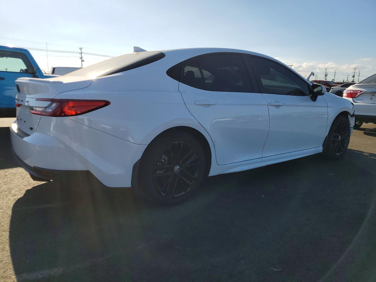 2025 TOYOTA CAMRY SE photo 5