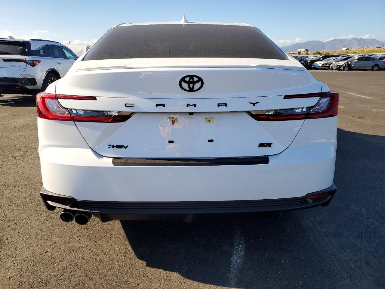 2025 TOYOTA CAMRY SE photo 11