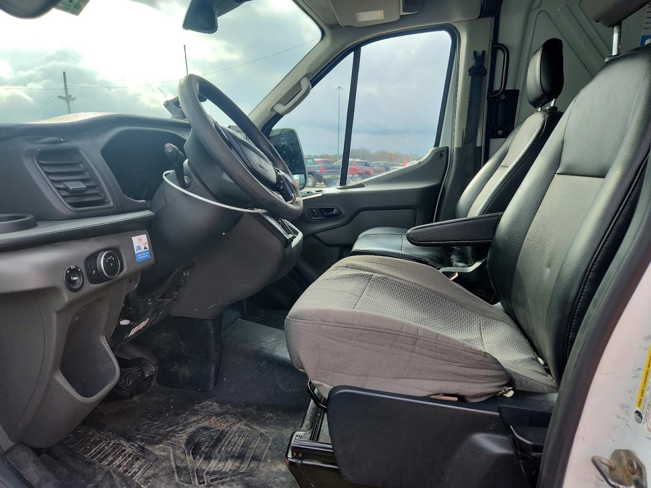 2020 FORD TRANSIT 250 MEDIUM ROOF DELIVERY VAN photo 13