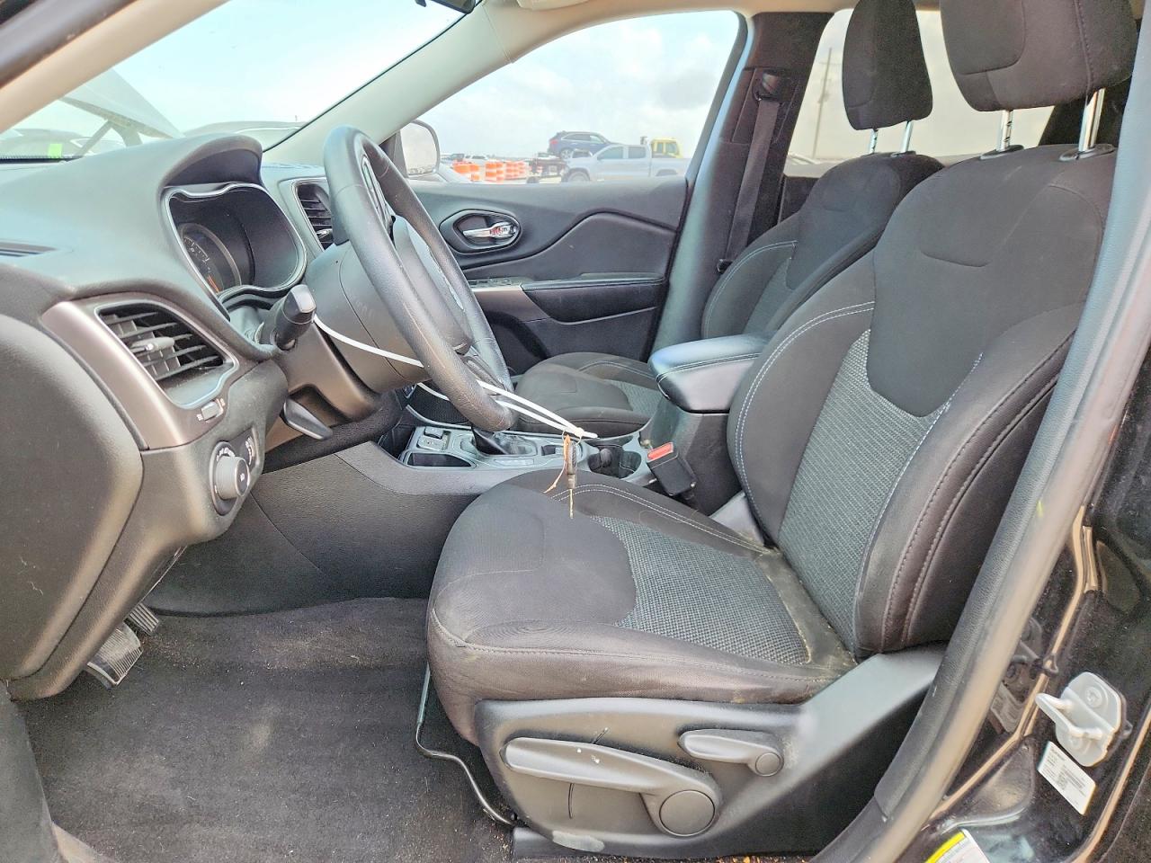 2019 JEEP CHEROKEE LATITUDE photo 7