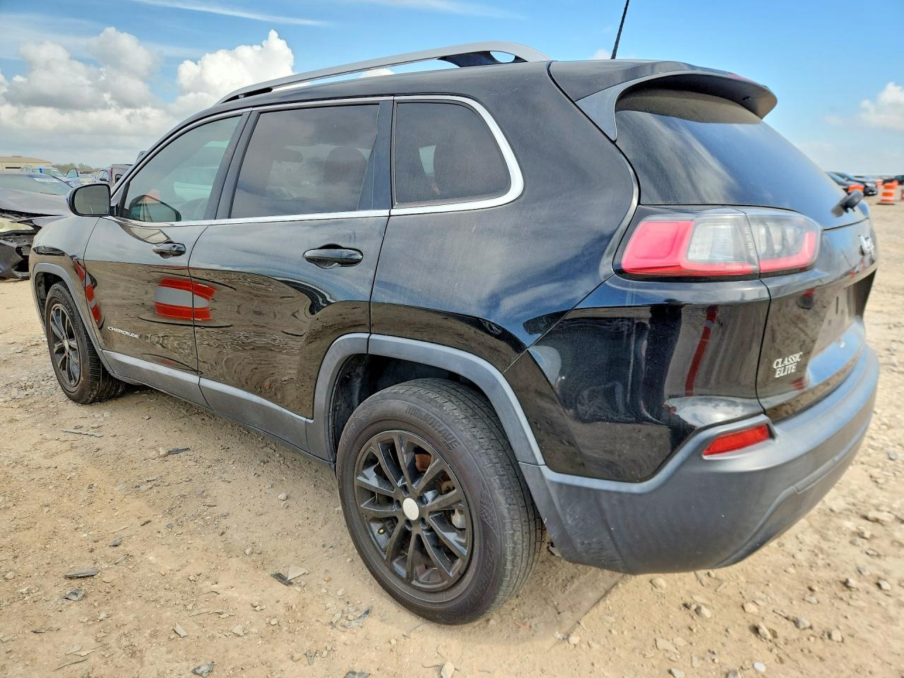 2019 JEEP CHEROKEE LATITUDE photo 2