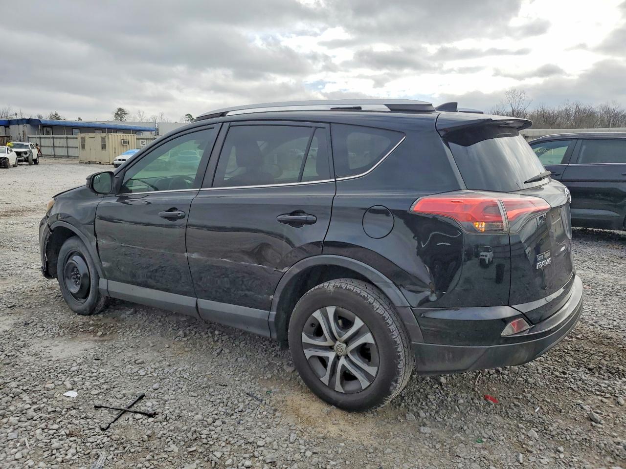 2017 TOYOTA RAV4 LE photo 3