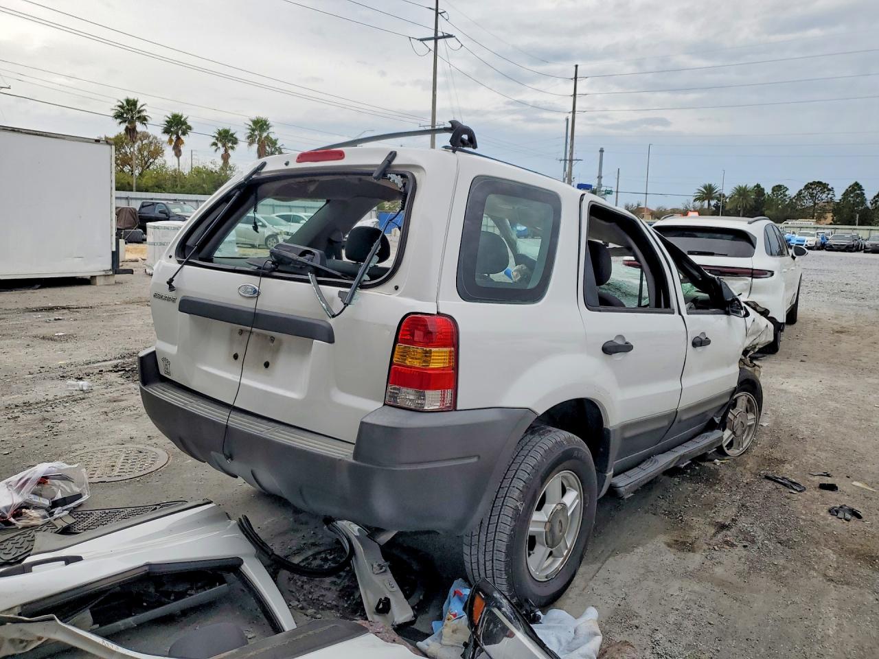 2004 FORD ESCAPE XLS photo 3