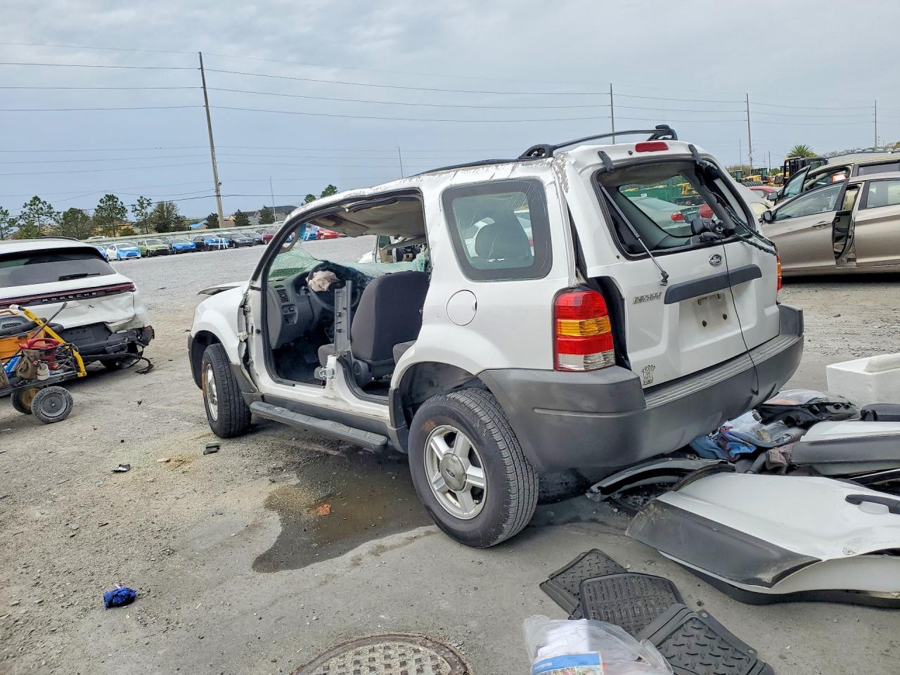 2004 FORD ESCAPE XLS photo 2