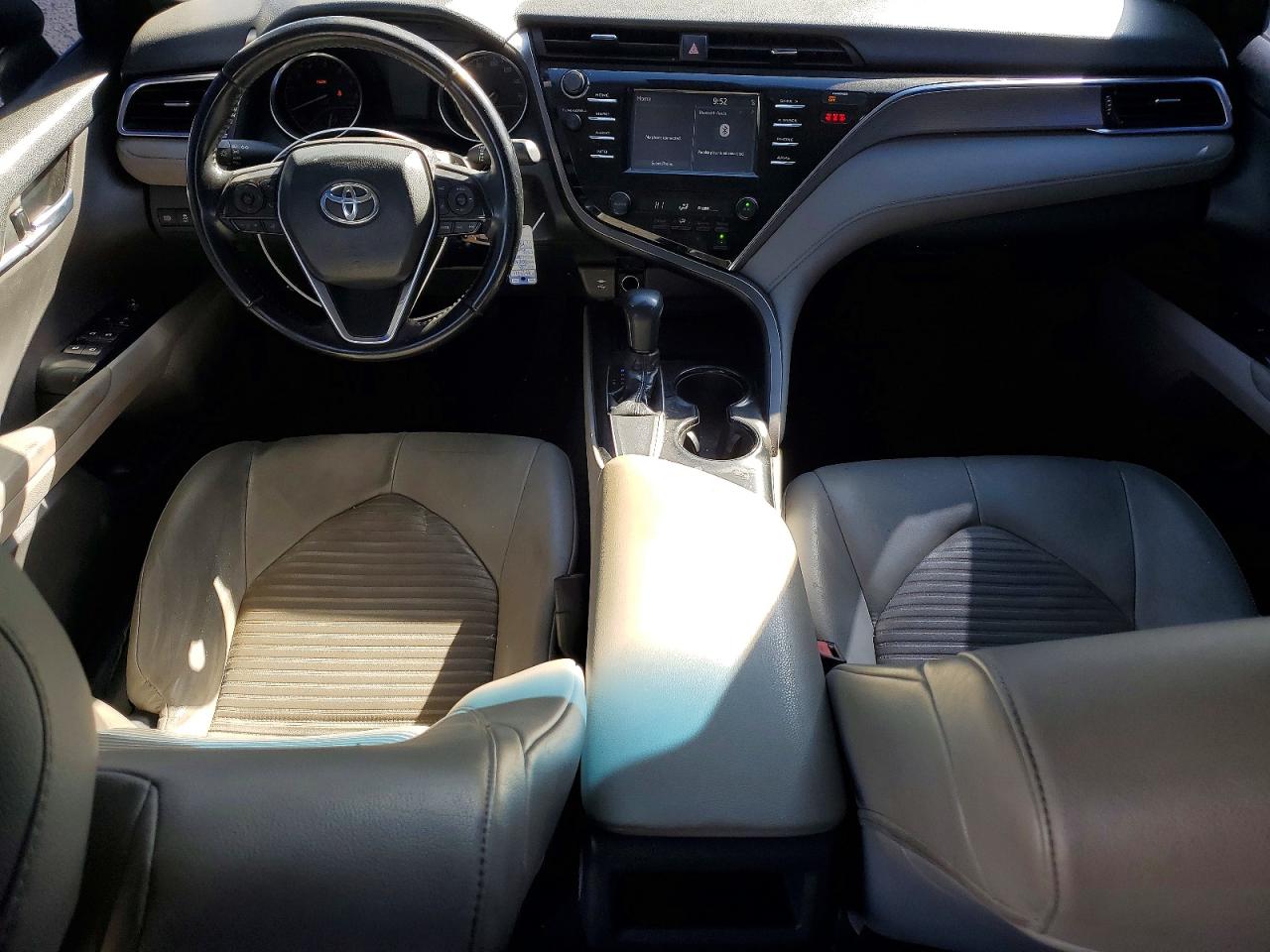 2018 TOYOTA CAMRY SE photo 8